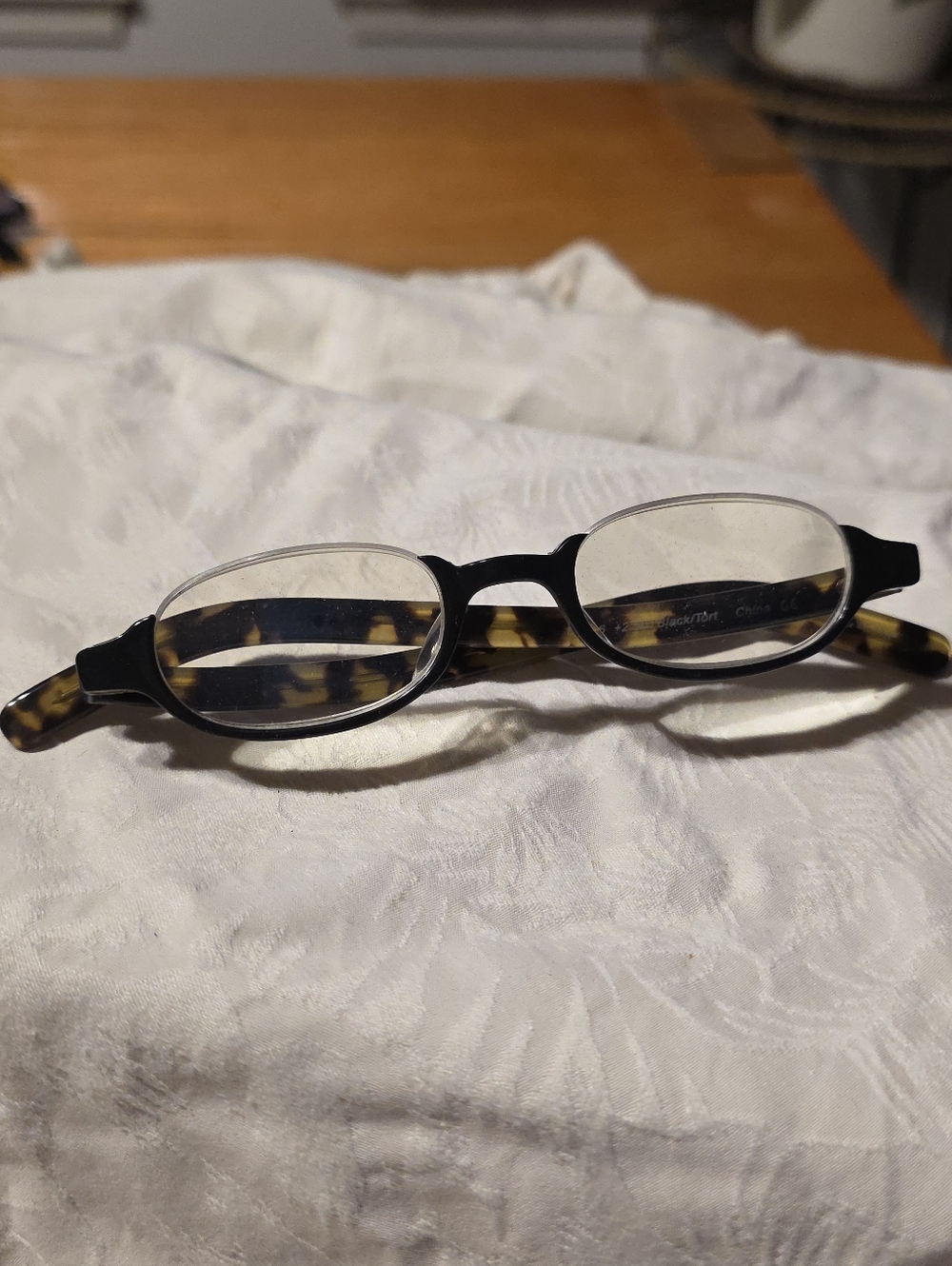 Small Oval Reading Glasses with Black Front and Tortoiseshell Arms